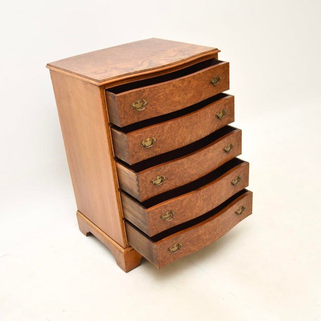 1930s Burr Walnut Serpentine Chest of Drawers, 1930s For Sale - Image 5 of 10