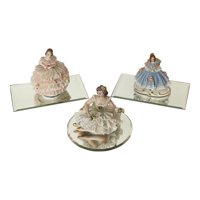1900s Victorian Lace Porcelain Set of 3 Figurines With Mirrored Stands For Sale