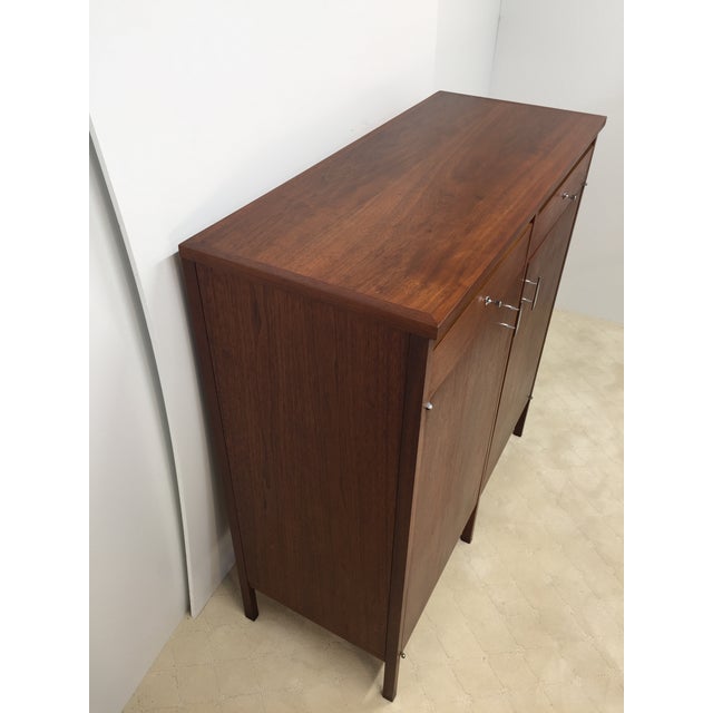Wood Mid 20th Century Lane Delineator Fitted Interior High Chest Designed by Paul McCobb in Walnut With Chrome Hardware For Sale - Image 7 of 18