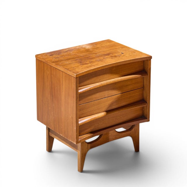 Young Manufacturing Mid Century Walnut Curved Front Nightstands - Pair For Sale - Image 10 of 11