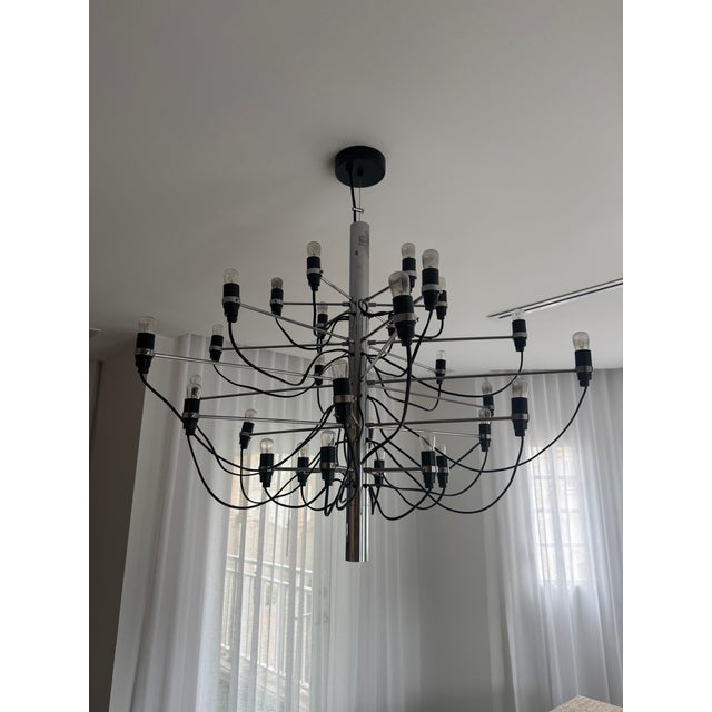 Gino Sarfatti Late 20th Century Authentic Flos 2097/30 Chandelier by Gino Sarfatti, Chrome, Made in Italy For Sale - Image 4 of 5