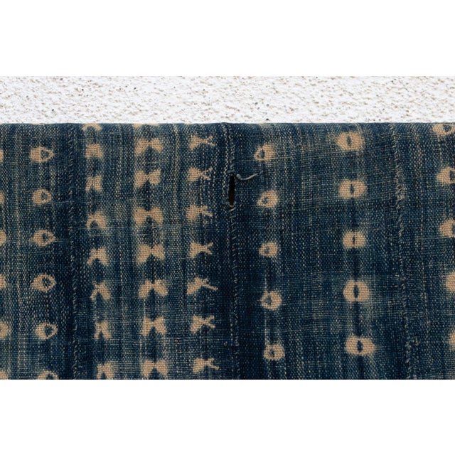 Vintage Malinke African "Djenne Pillar" Indigo Throw For Sale - Image 4 of 7