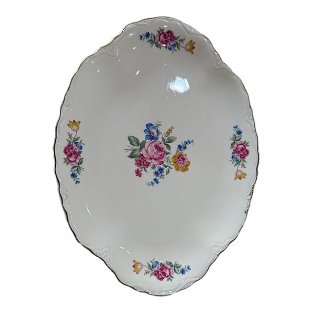1940s Mid Century Modern Scio Pottery “Hazel” Pattern Floral Platter From the With a Central Pink Rose Bouquet and Scalloped Gold Trim Edge. For Sale