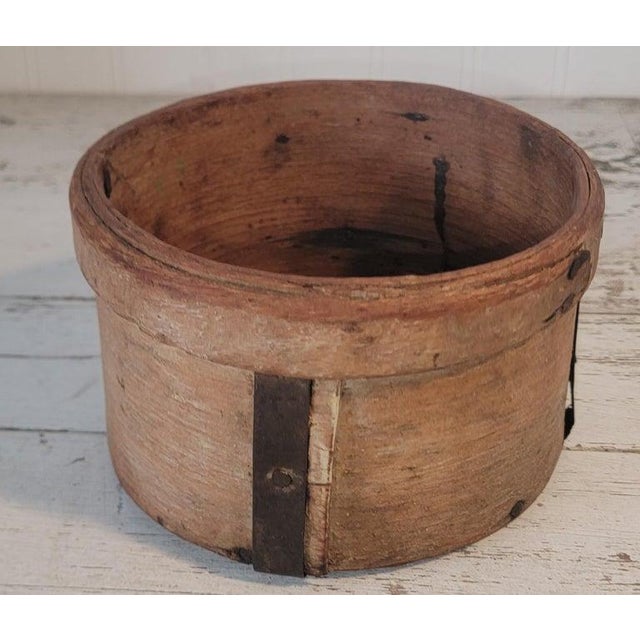 19Thc Original white washed painted measure from New England.The condition is very good.