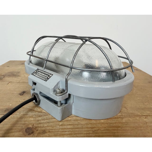 Vintage Industrial Cast Aluminium Wall Light from Elektrosvit, 1970s For Sale - Image 10 of 17