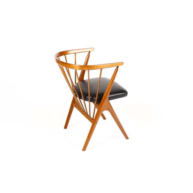 1960s Danish Modern Mid Century Teak No. 8 Captain’s Dining Chair — Helge Sibast Attributed — Black Leather For Sale In Los Angeles - Image 6 of 9