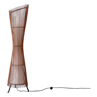 French Floor Lamp in Light-Stained Rattan and Bamboo, 1960s For Sale