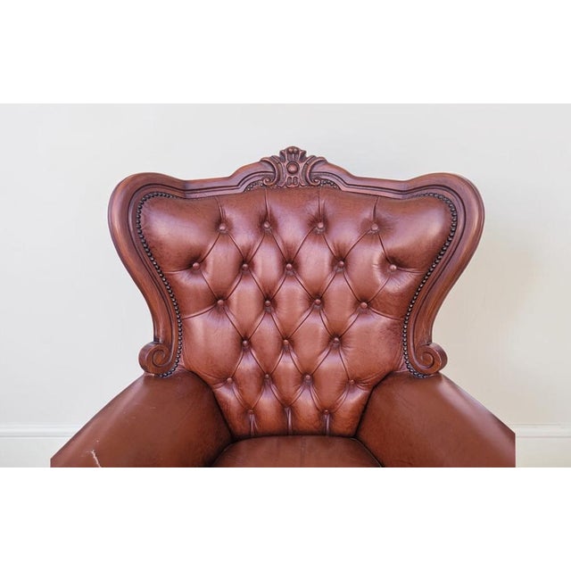 French Louis XV Style Chair in Carved Walnut and Patinated Leather, 1890s For Sale - Image 3 of 18
