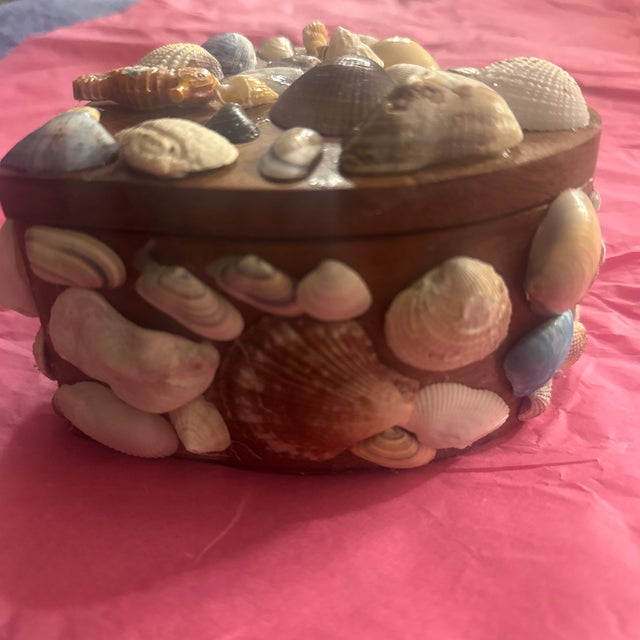Heart-Shaped Sailor’s Valentine Seashell Trinket Box For Sale - Image 4 of 6