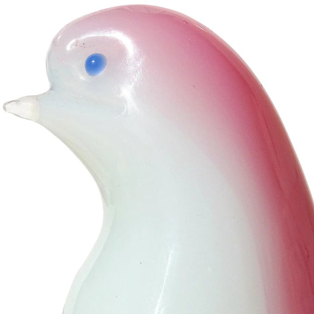 Figurative Murano Seguso Vetri d'Arte Vintage Pink Opalescent White Italian Art Glass Bird Figure Sculpture For Sale - Image 3 of 7