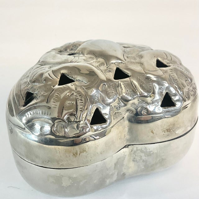 1980s Vintage Hollywood Regency Valentine Silver Plate Heart Incense/Potpourri Box. For Sale - Image 9 of 9