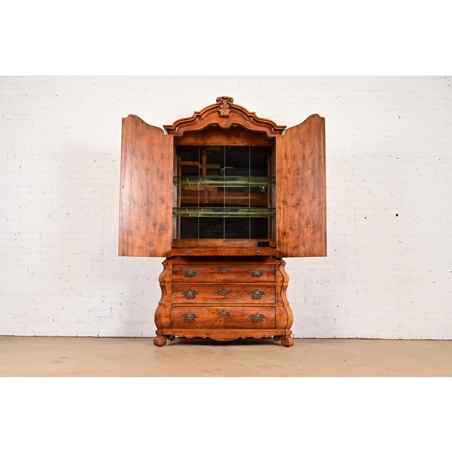 1980s 1980s Henredon French Provincial Louis XV Carved Walnut Bombe Form Lighted Bar Cabinet For Sale - Image 5 of 17