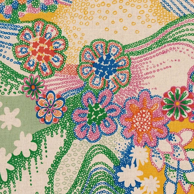 Abstract Sample - Schumacher X Clements Ribeiro Daisy Chain Fabric in Light Multi For Sale - Image 3 of 4