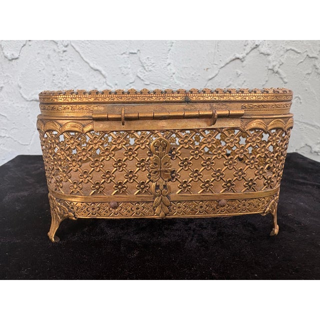 Vintage Gilt Ormolu Jewelry Box With Beveled Glass Top and Velvet Interior For Sale In Orlando - Image 6 of 10