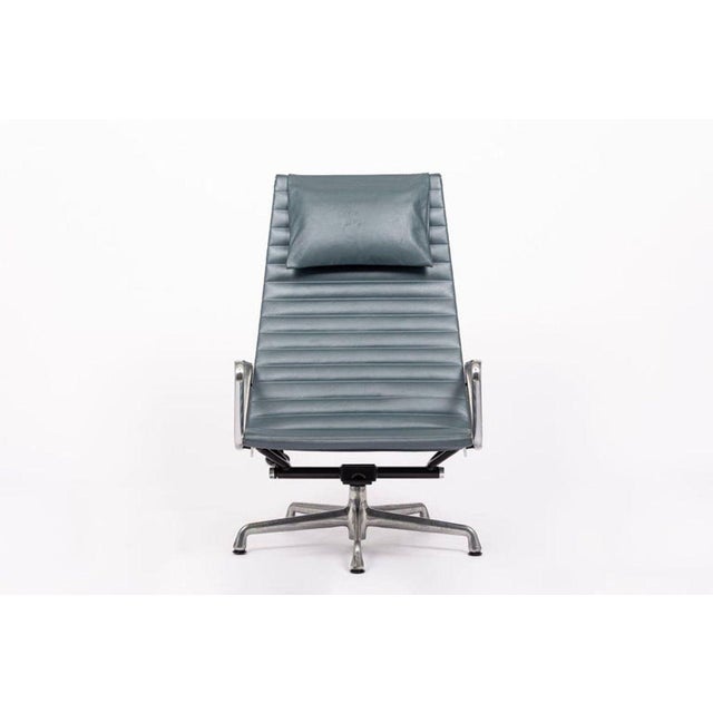 This authentic Eames for Herman Miller Aluminum Group Lounge Chair originally designed in 1958 as part of the Aluminum...
