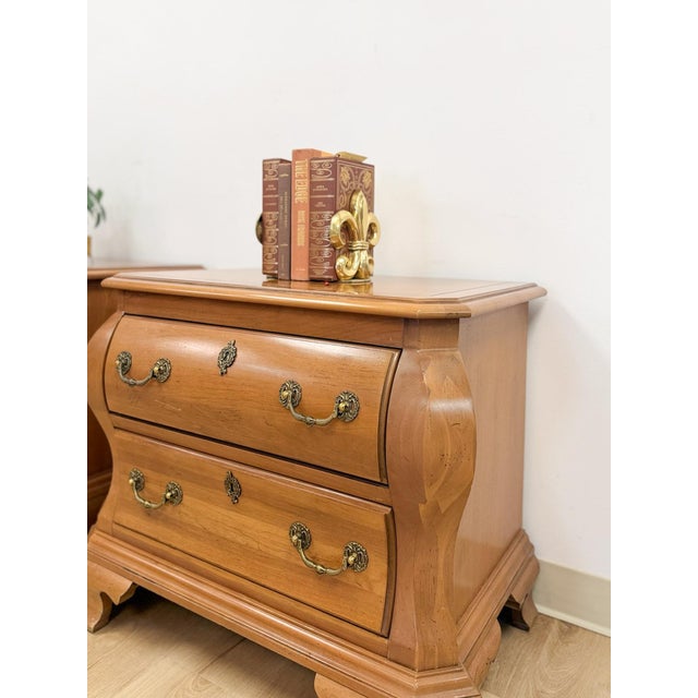 Vintage Century Furniture Provincial Curvy Nightstand Pair Classic Bedroom Table, 2 Pieces For Sale - Image 17 of 17