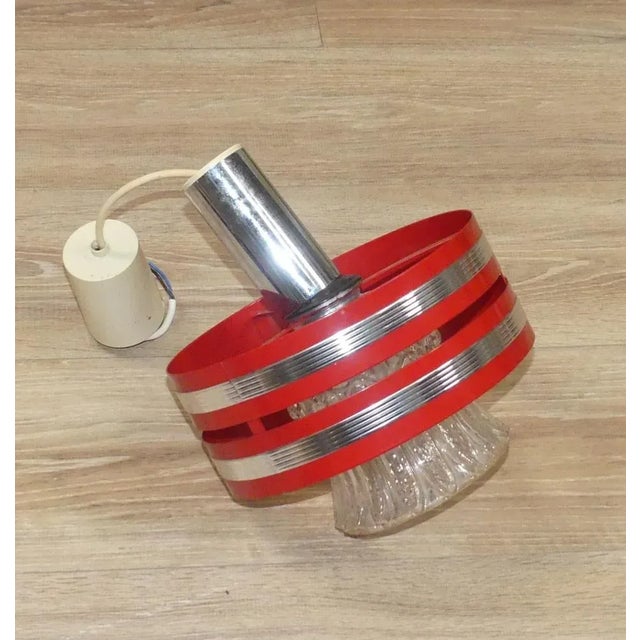 Cool little 70s ceiling lamp red round metal frame with chrome elements, time -typical ice glass dome a timeless eye...