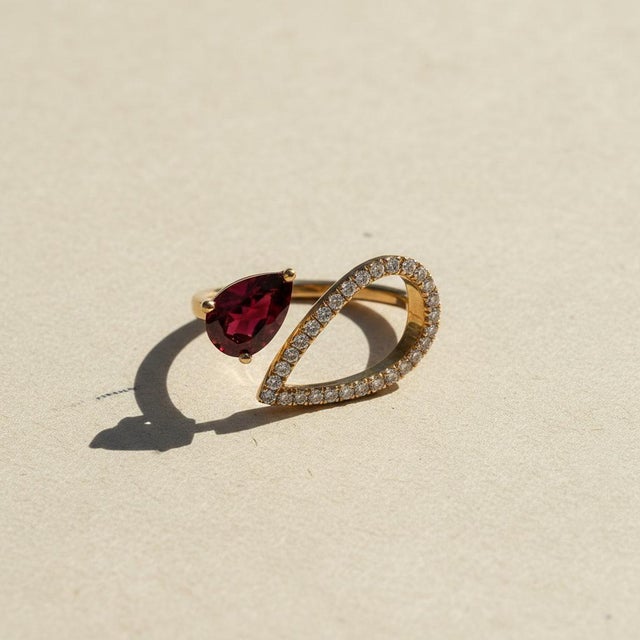 Pear Garnet 14k Gold Ring, Size 7.5 For Sale - Image 9 of 10