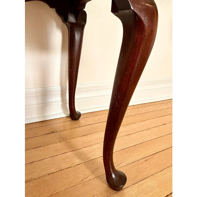 Vintage 1985 Virginia Galleries by Henkel-Harris Solid Mahogany Queen Anne Side Table For Sale - Image 10 of 11
