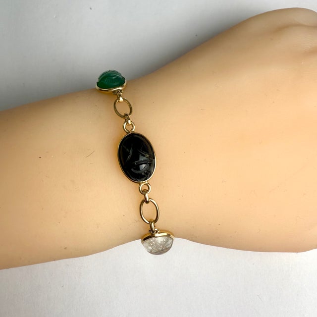 Vintage 14k Yellow Gold Scarab Gemstone Bracelet Carved Semi-Precious Scarabs For Sale In New York - Image 6 of 9