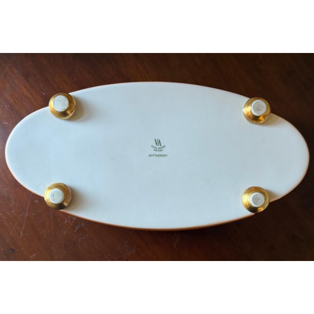 Neoclassical 1970's Porcelain Apricot & Gold Mottahedeh Quatrefoil Cachepot For Sale - Image 3 of 12