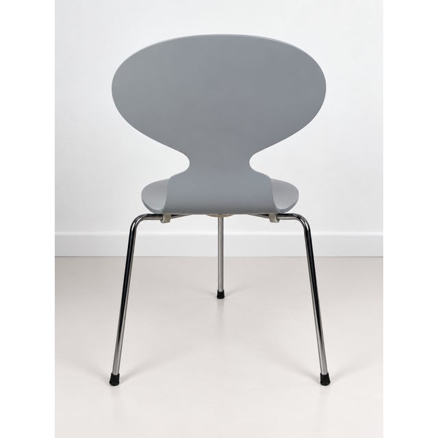 Fritz Hansen Ant 3101 Chair in Grey by Arne Jacobsen for Fritz Hansen, Denmark, 1990s, Set of 8 For Sale - Image 4 of 8