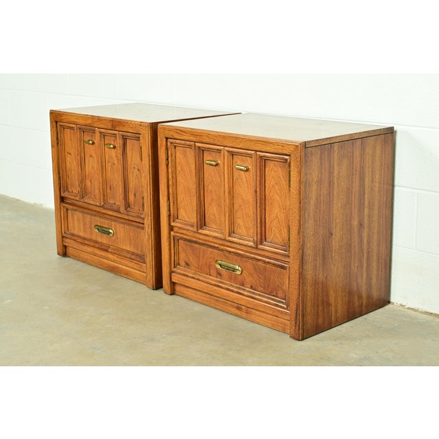 Mid-Century Modern Thomasville Mid-Century Modern Hollywood Regency Sculpted Walnut Campaign Nightstands, Pair For Sale - Image 3 of 17