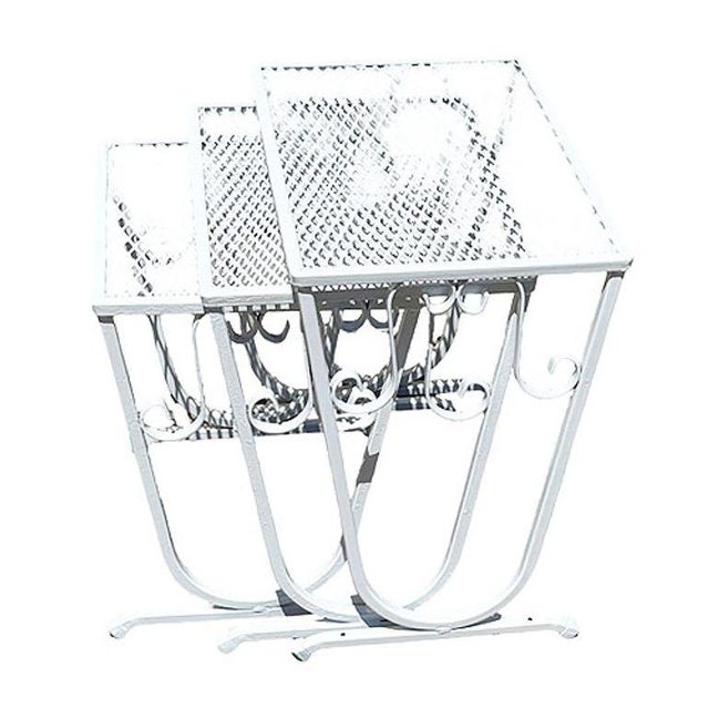 Mid-Century Modern Salterini Style Wrought Iron Mesh Nesting Tables, Set of 3 For Sale - Image 9 of 10