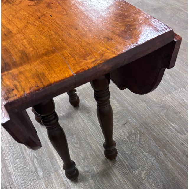 Antique 19th Century Walnut Pembroke Drop Leaf Table For Sale In Kansas City - Image 6 of 10