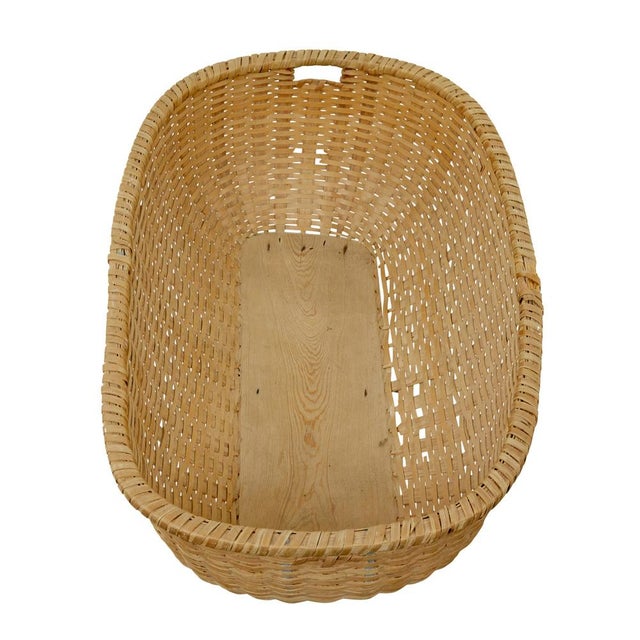 Large 19th Century Hand Woven and Pine Basket, 1895 For Sale - Image 3 of 7