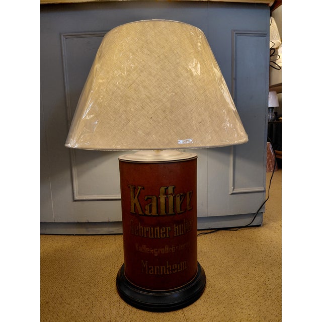 Vintage German Coffee Roaster Advertising Tin Table Lamp For Sale - Image 4 of 5