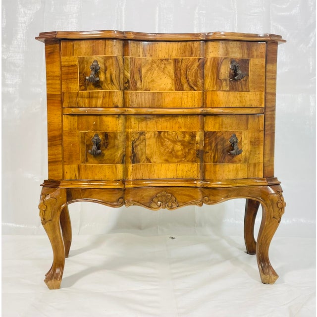 1940s Italian Vintage Walnut Bombe Chest With Sculpted Legs For Sale - Image 5 of 18