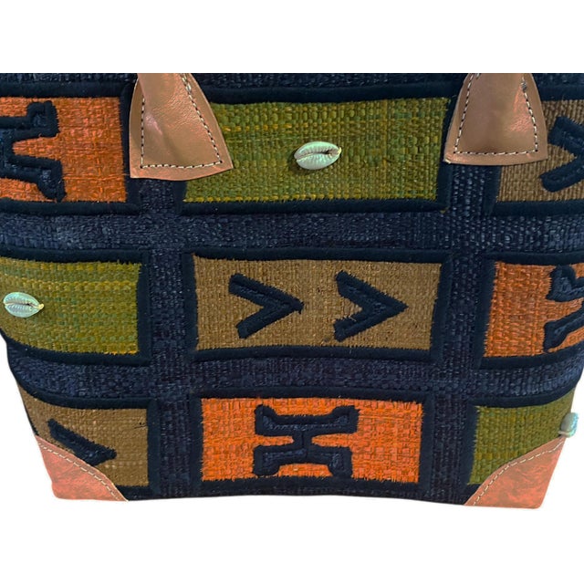 Sewn & Embroidered Raffia /Leather Tote Bag From Madagascar For Sale In New York - Image 6 of 6