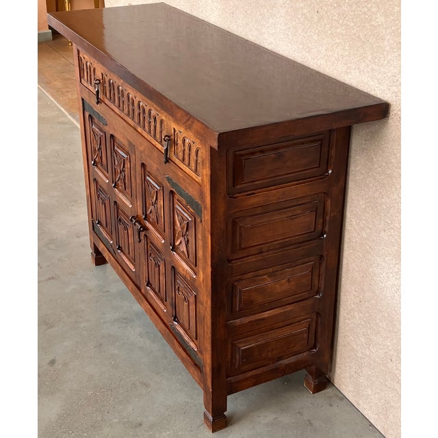 20th Century Spanish Carved Walnut Tuscan Credenza or Buffet With One-Drawer For Sale In Miami - Image 6 of 8