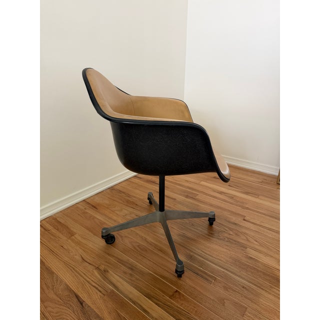 Mid-Century Modern Eames for Herman Miller Mid-Century Mustard Padded Fiberglass Swivel Office Chair For Sale - Image 3 of 12