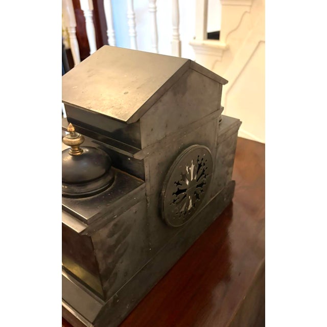 Antique French Architectural Mantel Clock in Black Marble and Gilt Brass, 1880 For Sale - Image 3 of 13
