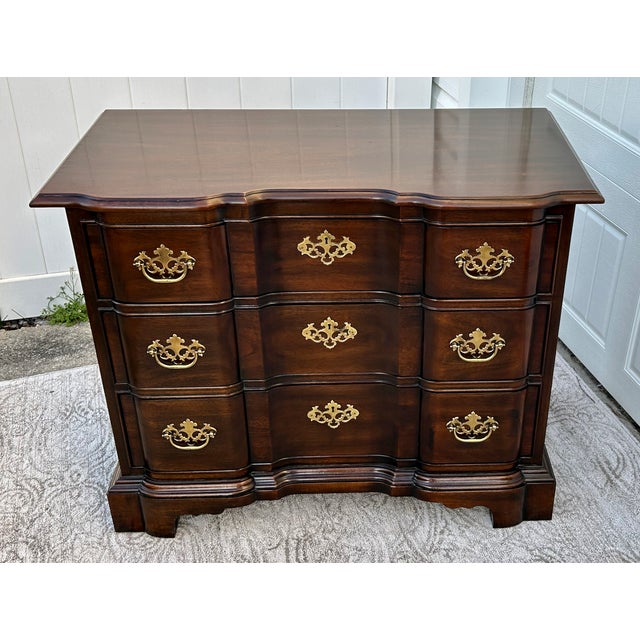 Brown Drexel Mahogany Bachelors Chest Three Drawer Block Front Georgian Dresser 70s For Sale - Image 8 of 14
