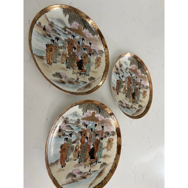 Late 19th Century Japanese Kutani Small Decorative Plates With Gold Gilt Detail-Set of 3 For Sale - Image 4 of 10