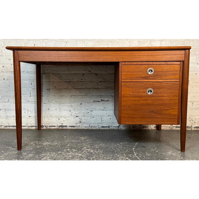 This Mid-Century Danish writing desk by Arne Vodder for Sibast features an adjustable floating drawer cabinet, allowing...