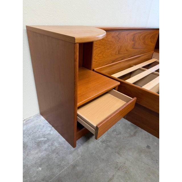 1960s Danish Teak Full Size Bed With Built-in Nightstands – Scandinavian Design 1960s For Sale - Image 5 of 10