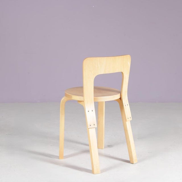 1950s chair model 65 designed by Alvar Aalto. Crafted from solid pine, this iconic design showcases Aalto’s signature...