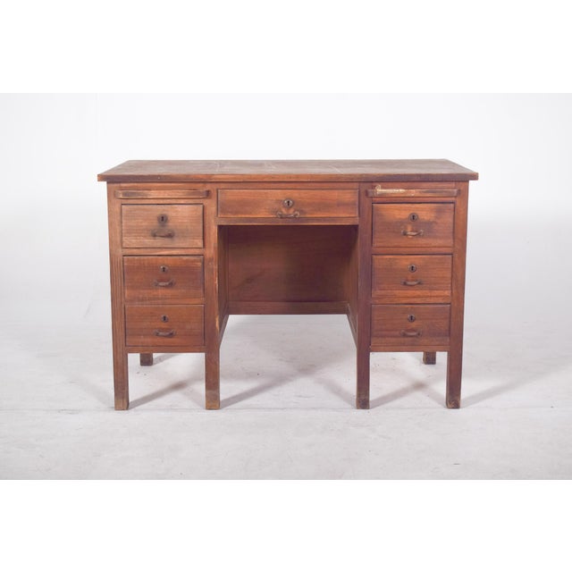 Portuguese desk from the first half of the 20th century. With simple, robust lines, typical of administrative furniture...