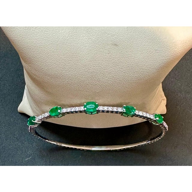 Gemstone 2 Carat Natural Brazilian Emerald & Diamond Bangle Bracelet 14 Karat White Gold For Sale - Image 7 of 18