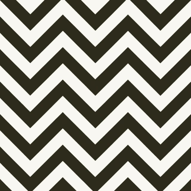 Contemporary Sample - Schumacher Fez Wallpaper in Noir For Sale - Image 3 of 3