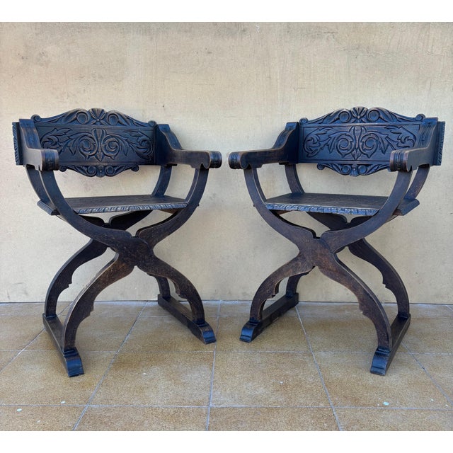 Renaissance Pair of Spanish Renaissance Revival Carved Savonarola Chairs, Early 20th Century For Sale - Image 3 of 10