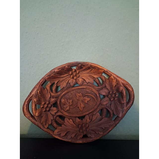 This dinner ,desk or wall decoration is made on Germany ,black forest area, schwarzwalder. Walnut wood .Floreal design,...