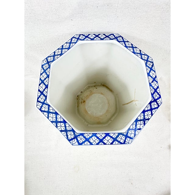 Late 20th Century Vintage Blue and White Chinoiserie Cachepot For Sale - Image 5 of 6