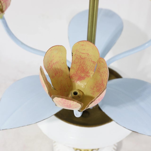 Antique White Vintage Brunschwig & Fils Toleware Flower Table Lamp, Yellow and Pink Tulip Design For Sale - Image 8 of 13