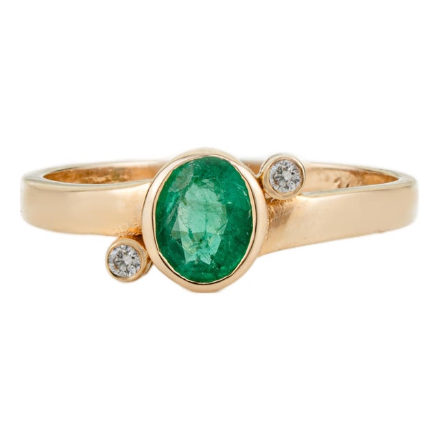 14k Yellow Gold Oval Natural Emerald & Diamond Bezel-Set Ring Size 8 for Women For Sale