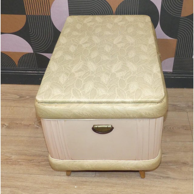 1950s Dreamy Laundry Chest in Pastel Pink, 1950s For Sale - Image 5 of 14